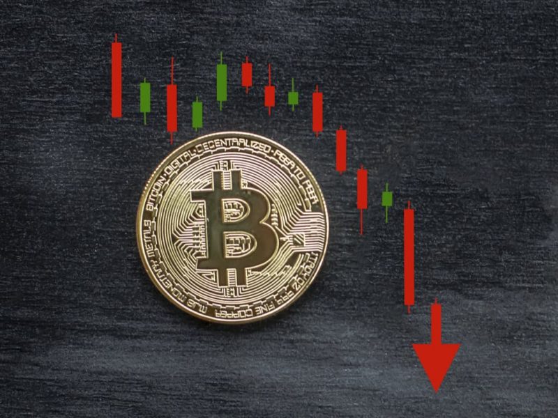 Bitcoin bojuje o 62 000 USD